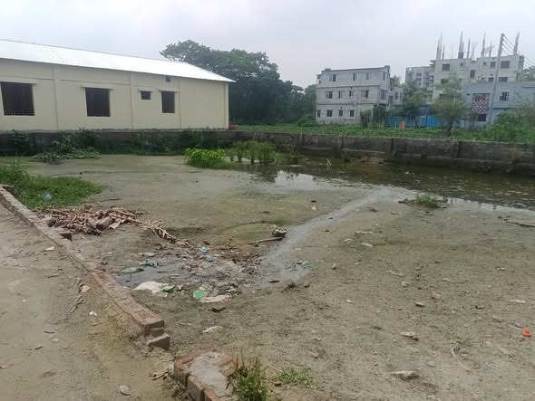 জমির পরিমান ৫ কাঠা। উত্তর খান মৌজা ।